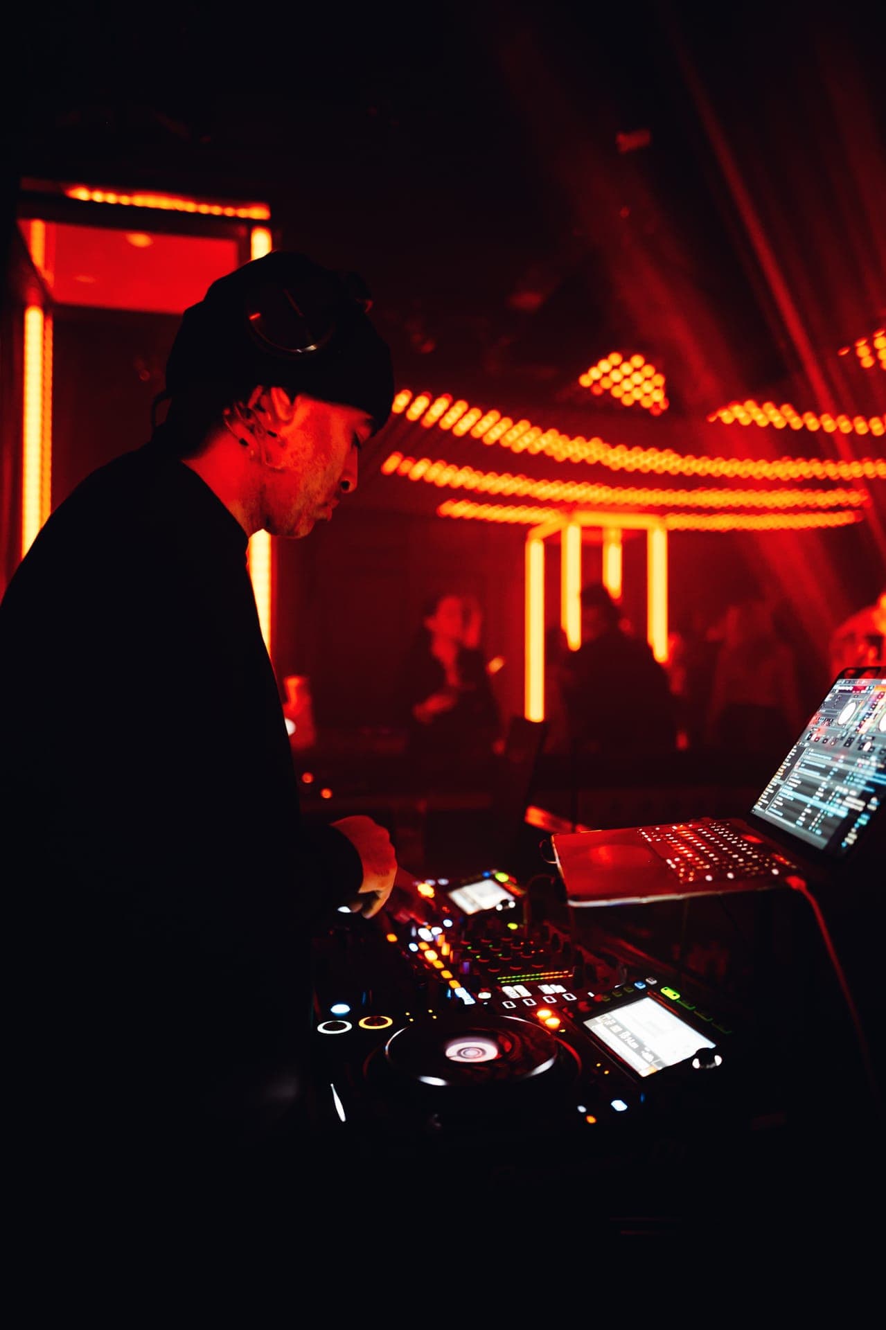 Friday night clubs in London with energetic crowd