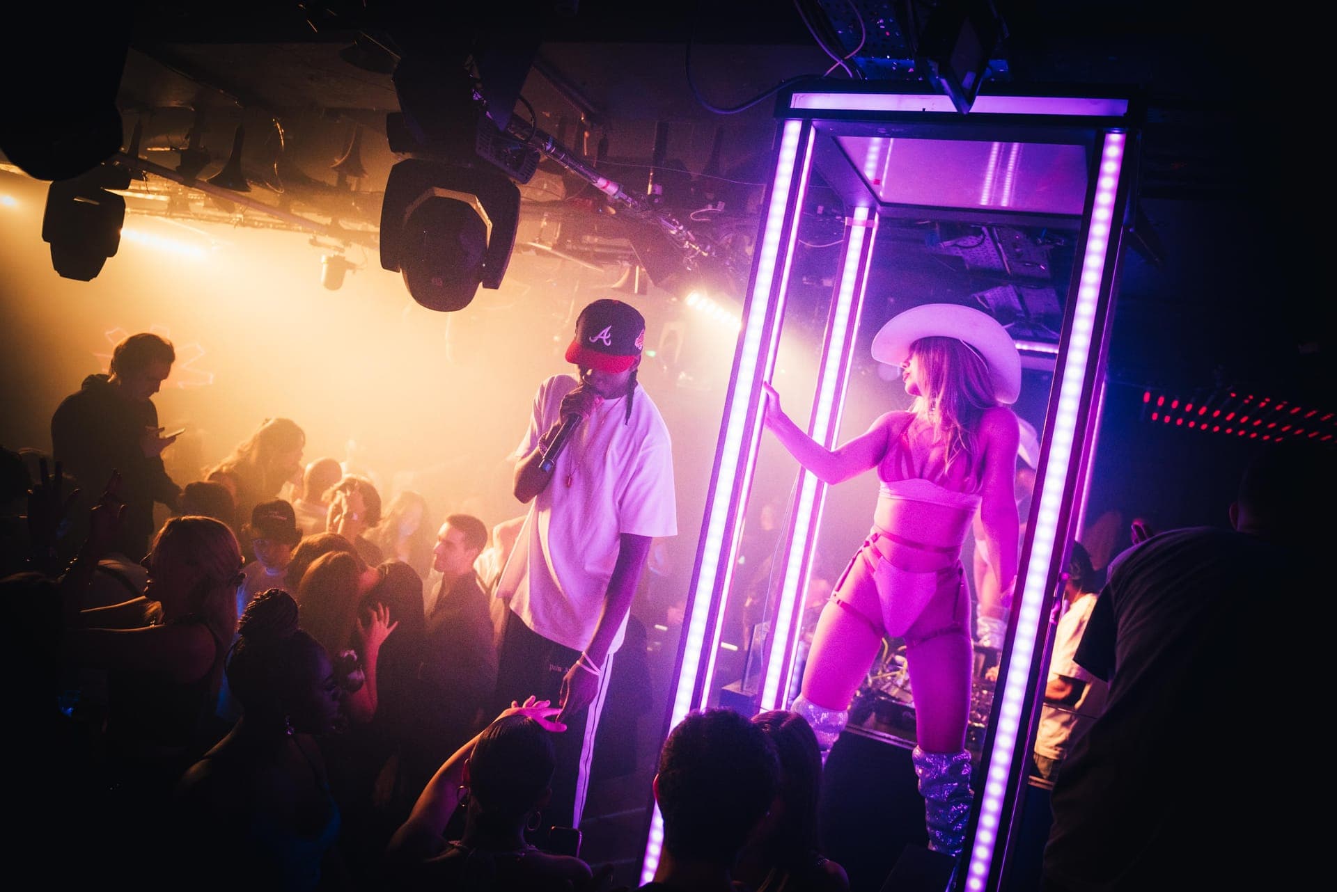 Sunday night clubs in London with late-night atmosphere